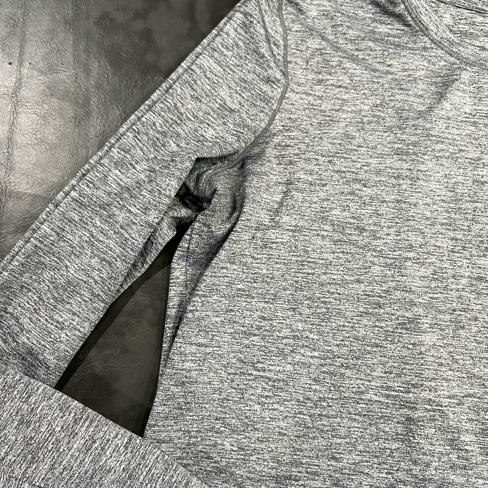 ATHLETA Sun Lover Split Back Tulip UPF Long Sleeve Thumb Hole Gray Top Size M - Picture 6 of 8